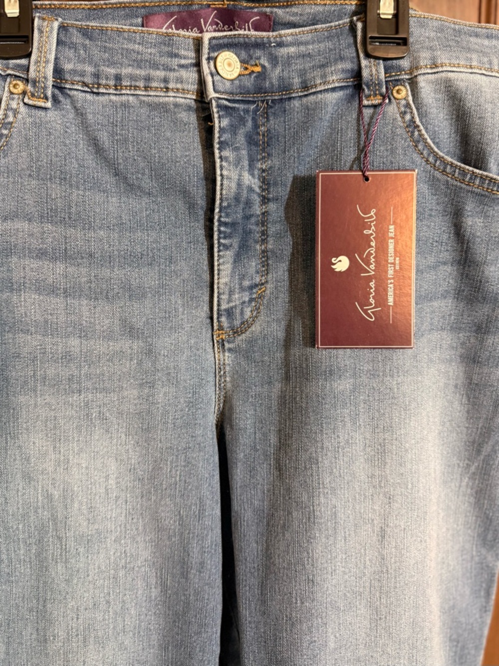 Gloria Vanderbilt Amanda Slim denim jeans. 14 short/29” inseam